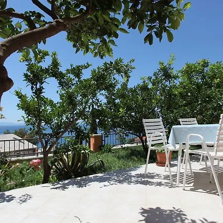 Apartment House Podgora (Split-Dalmatia)